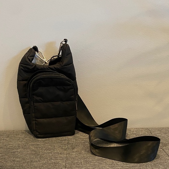 Black Crossbody Bag Meant To Hold Water Bottle Perfect For Walking - Picture 1 of 5
